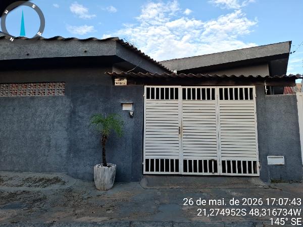 Casa • 3 dorm • Conjunto Habitacional Margarida Raymundo • Jaboticabal/SP