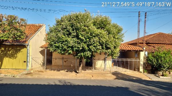 Casa • 2 dorm • Cdhu • Urupes/SP