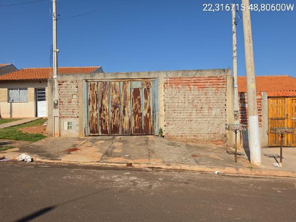 Casa • 2 dorm • Conjunto Habitacional Martini • Pederneiras/SP