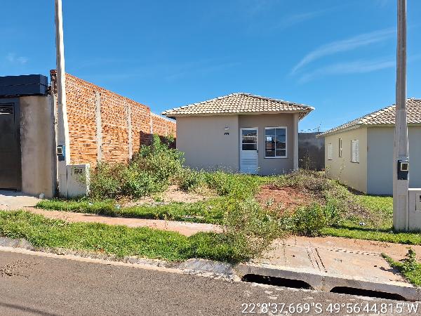 Casa • 2 dorm • Vereador Ivan Negao • Marilia/SP